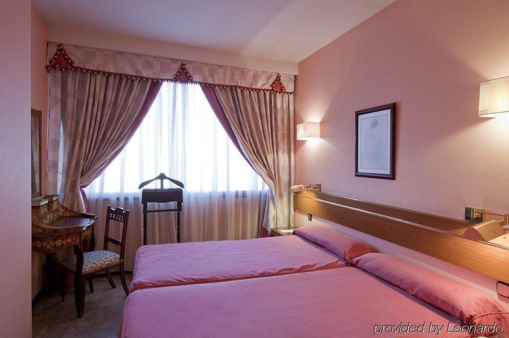 Foxa 25 Hotel Madrid Kamer foto
