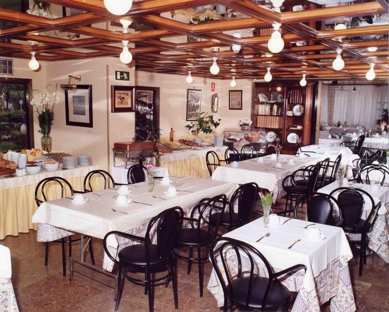 Foxa 25 Hotel Madrid Buitenkant foto